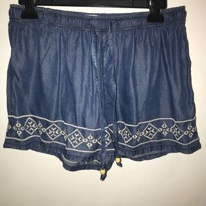 Chambray embroidered shorts